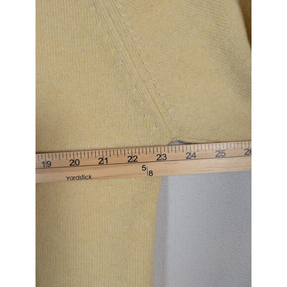 LL Bean Vintage Men's Lambswool Sweater Yellow V Neck Size Large Scotland - Picture 6 of 11